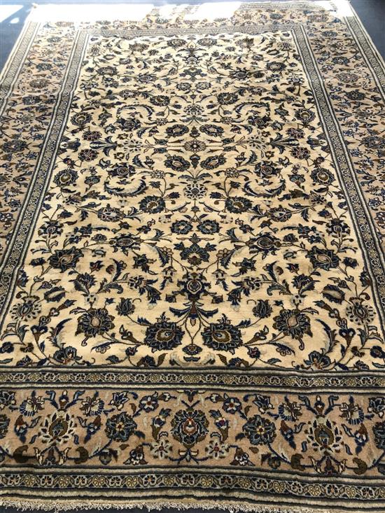 A Kashan carpet 340 x 245cm.